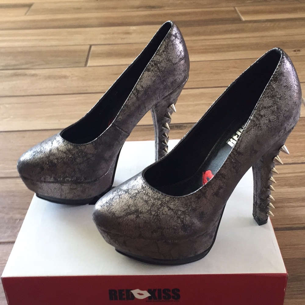 Red Kiss Spikey Pewter Pumps Sz 5.5 - New